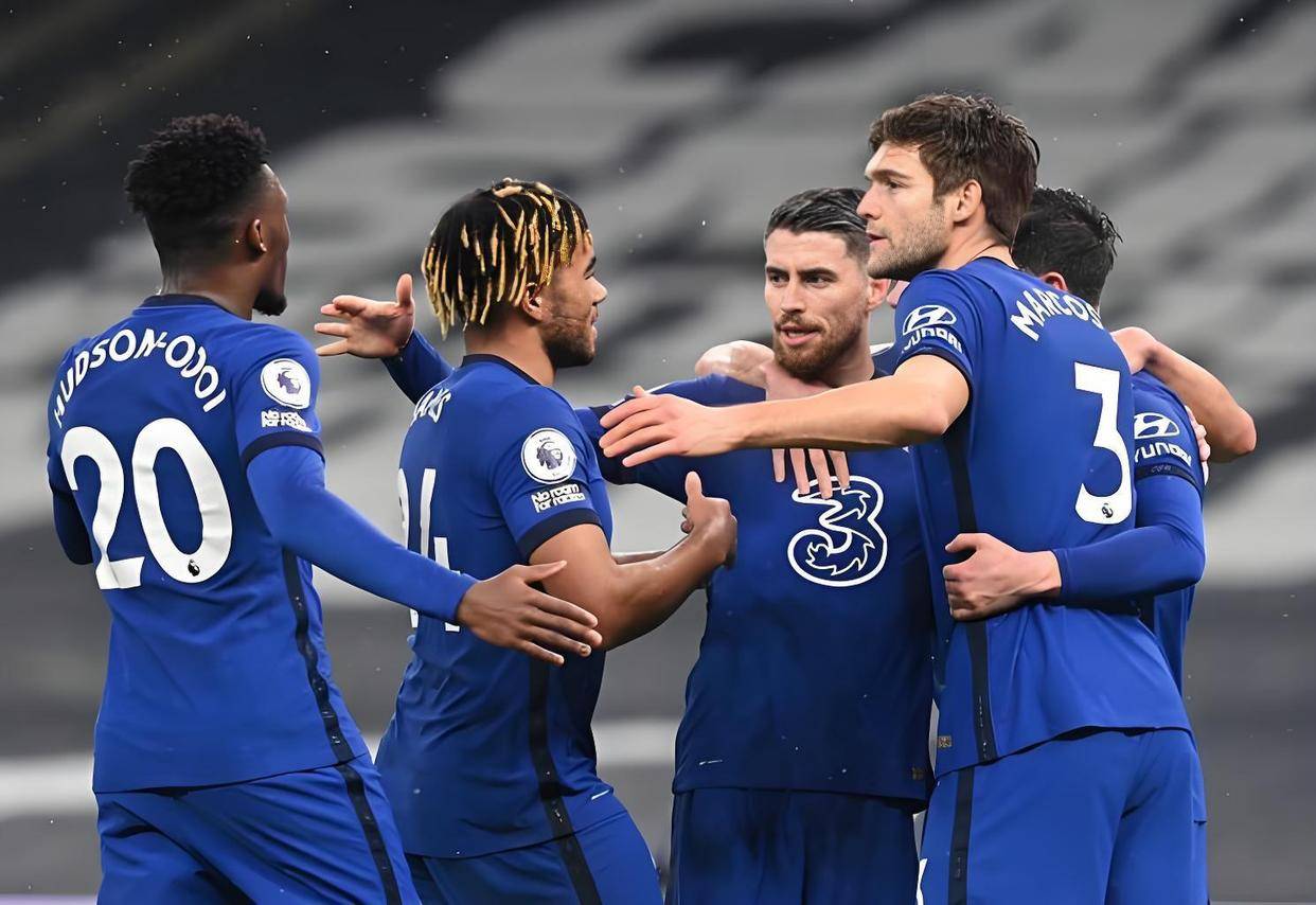  北京首钢今夜防线松动萨拉赫在切尔西比赛中绝杀，现场解说直呼：风云突变AC米兰今晚外线爆发