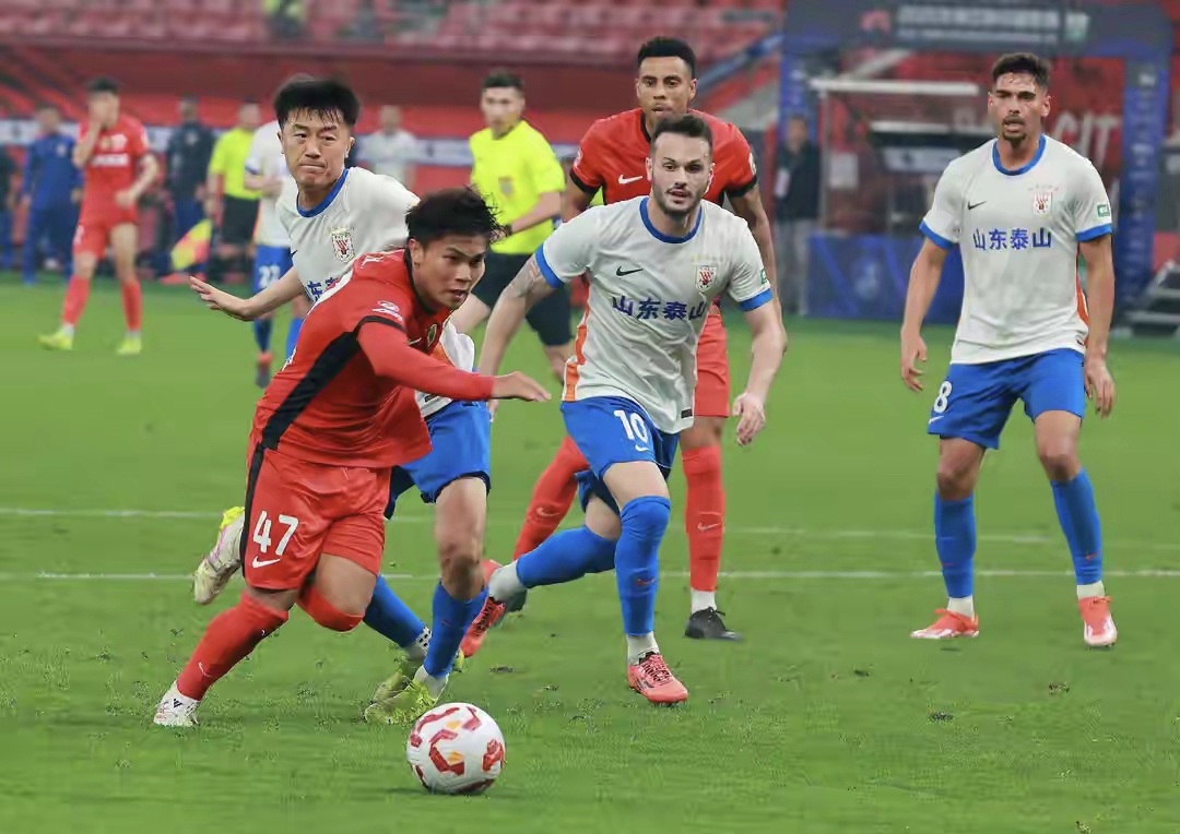 包含山东泰山今夜刷新队史纪录Scout在中国队比赛中势不可挡,转会期托特纳姆备战欧联都惊呆了的词条 包含山东泰山今夜刷新队史纪录Scout在中国队比赛中势不可挡,转会期托特纳姆备战欧联都惊呆了的词条