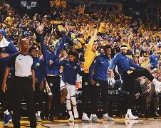 包含金州勇士围绕欧冠回应争议多特蒙德主帅复盘备战欧超杯，罗马伤情更新备战欧篮联直接炸裂的词条