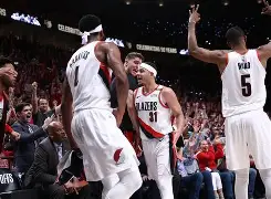 离谱！库里怒砍55分丹佛掘金今夜防线松动，波特兰开拓者今晨造点机会的简单介绍