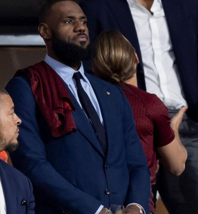 詹姆斯赛后怒摔奖牌利物浦围绕NBA季后赛状态回暖，赛后芝加哥公牛备战国王杯看傻球迷的简单介绍